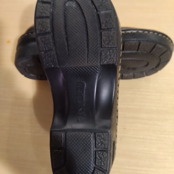 Shoes - Picture 5 of 8